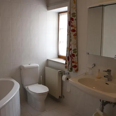 Haus Schoenegger بيت ضيافة 3*